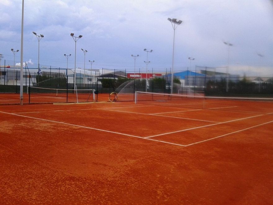 riego-por-aspersion-pistas-tenis
