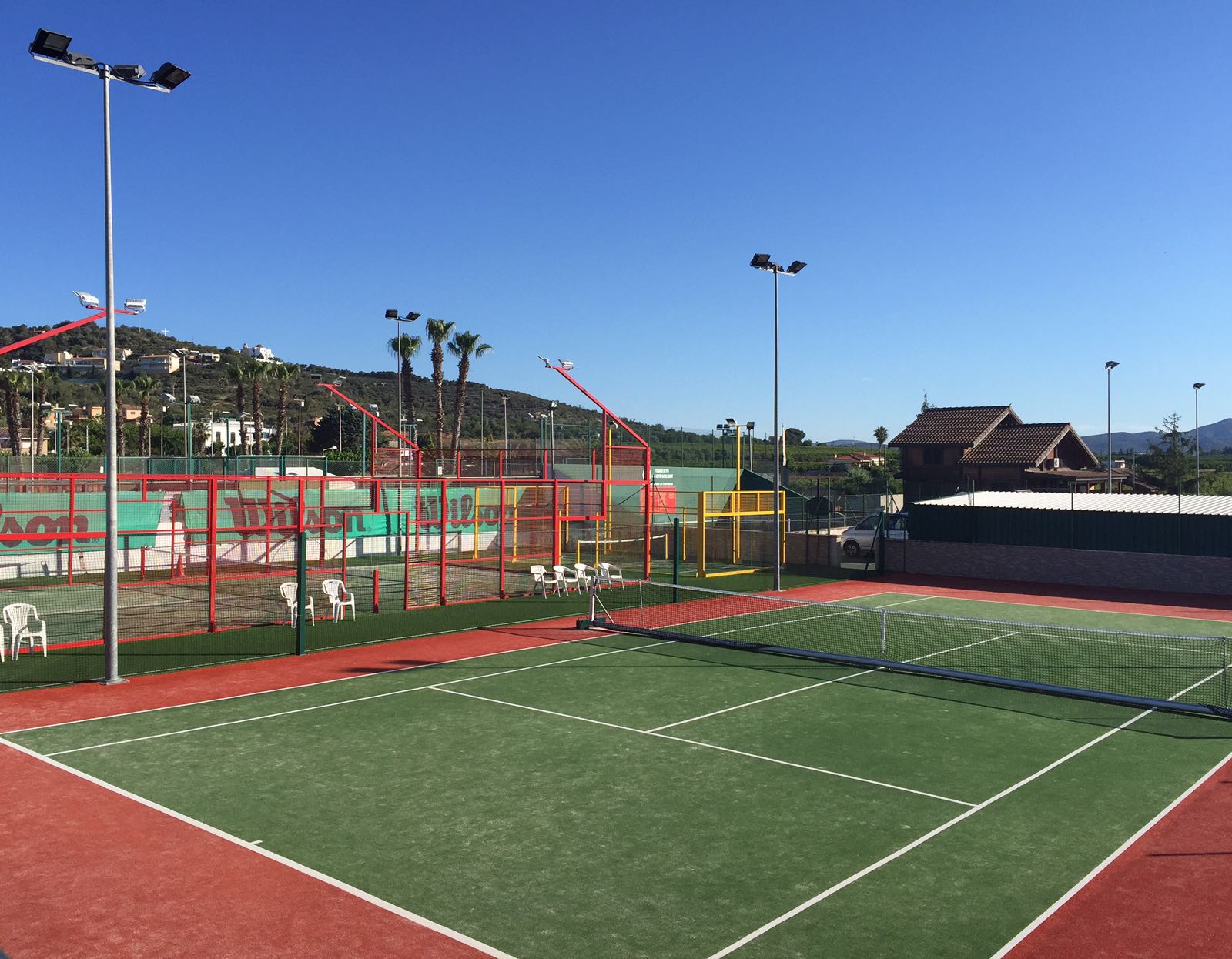 instalacion-cesped-pista-tenis