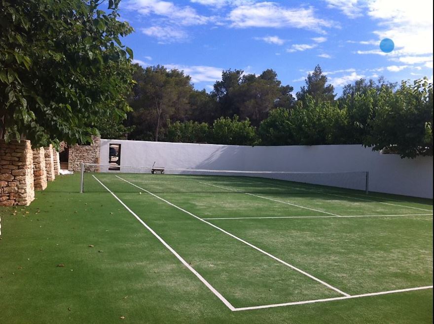 pista de tenis de césped artificial celabasa